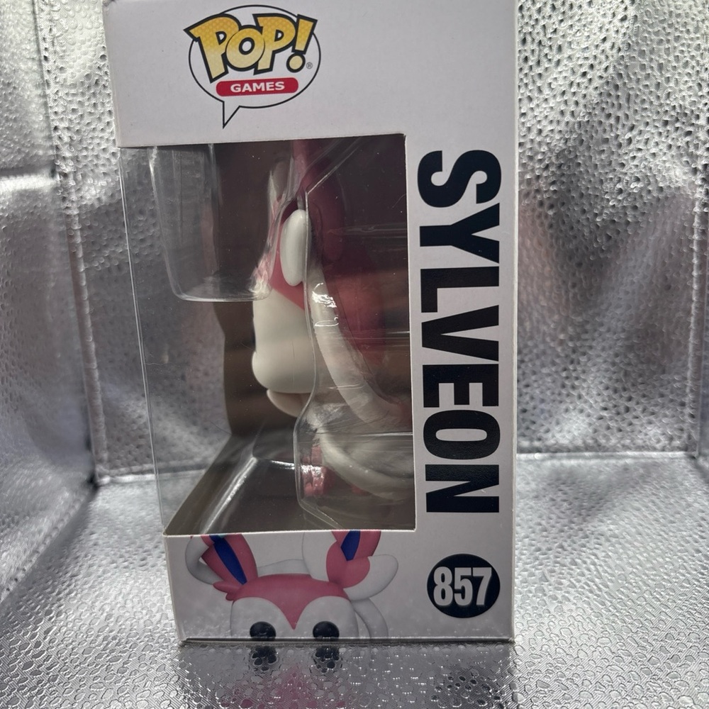 Funko Pop! Vinyl: Sylveon Pokémon Game Figure #857 - Picture 3 of 6